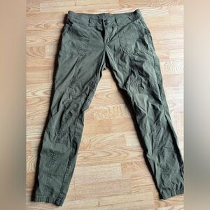Prana Pants Women's Size 6 Green Tapered Leg Outdoor Hiking Camping Casual